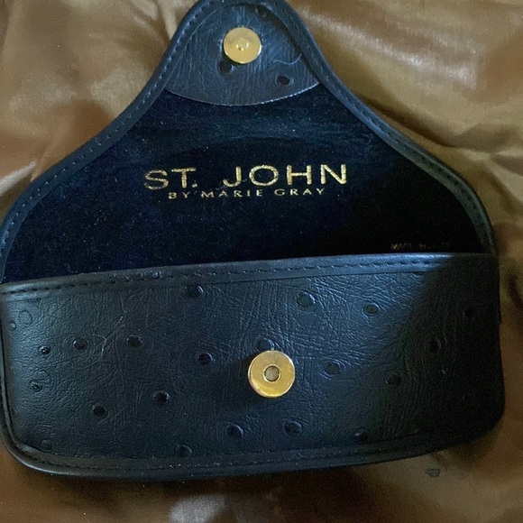 ST JOHN FREE W/$50 SUNGLASS PURCHASE ST JOHN SEMI HARD SUNGLASS CASE - Picture 1 of 6